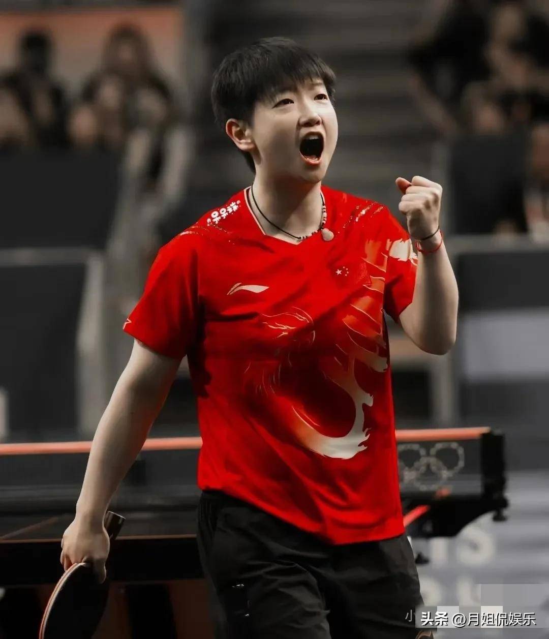 确保她在比 确保她在比